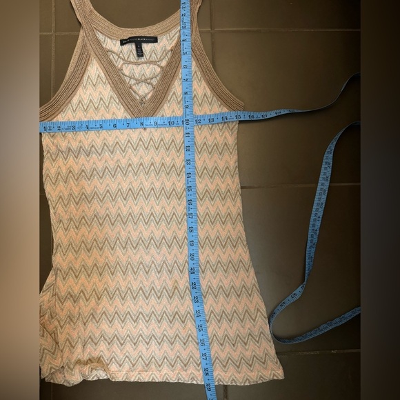 WHITE HOUSE BLACK MARKET Peach Gold Metallic V Neck Sleeveless Zigzag Tank EUC - Picture 14 of 15